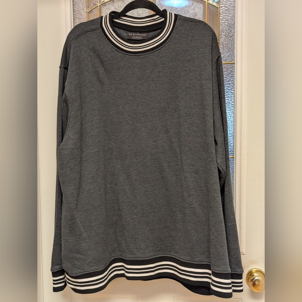 471No Boundaries Black and Gray Knit Collar